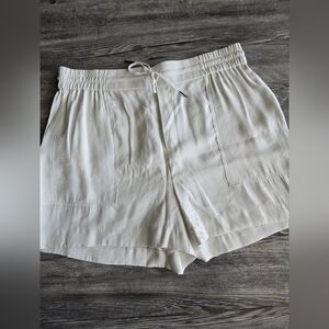 KERSH Lenzing EcoVero White Pull-On Shorts — Size Small | Soft, Breezy, Pockets
